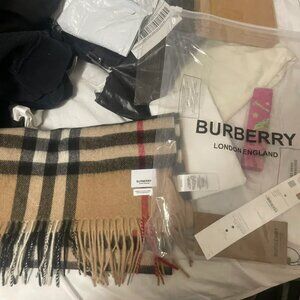 Burberry Classic Checkered Scarf with Equestrian Knight – Original Packagin